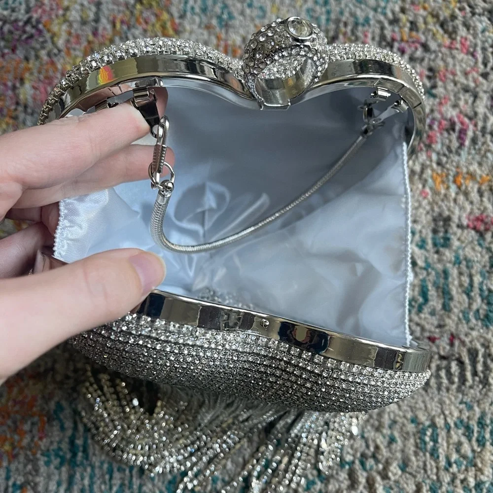 Heart Shaped Sequin Clutch Purse NWOT - Picture 3 of 3